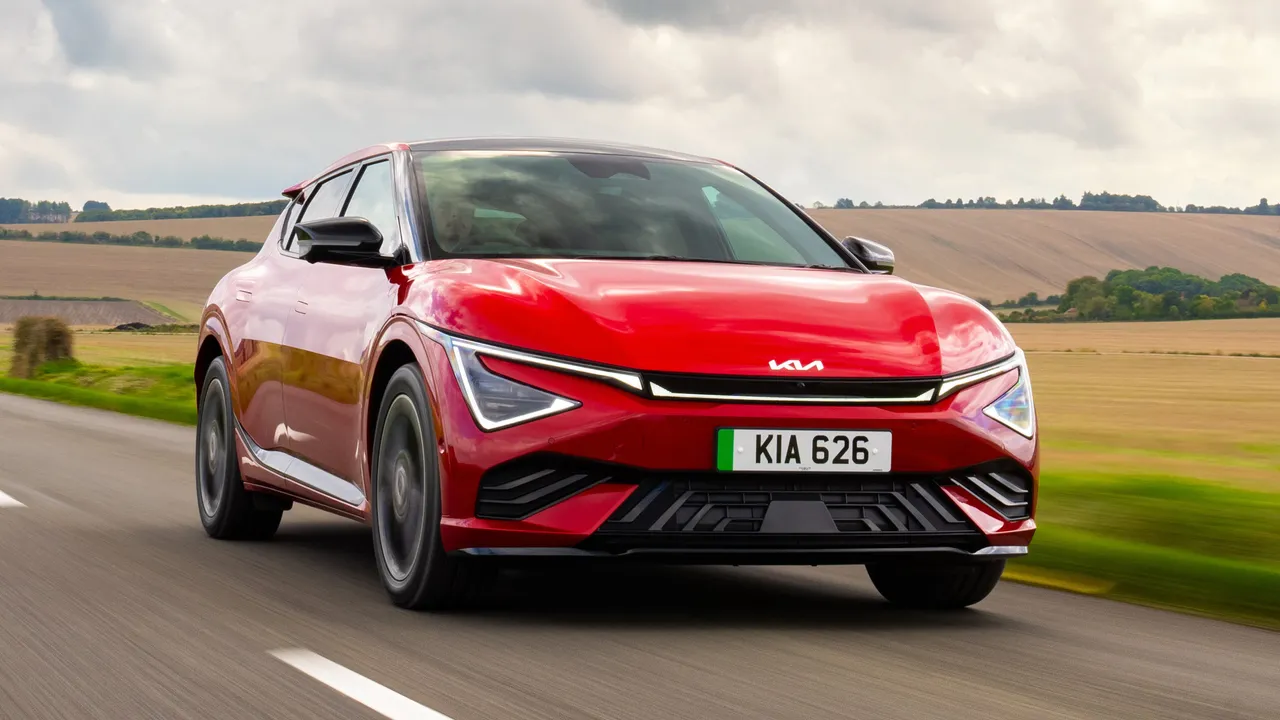 Kia EV6 Facelift: नया रूप, नई तकनीक और बेहतरीन प्रदर्शन के साथ इलेक्ट्रिक कार, जाने विशेषताएं